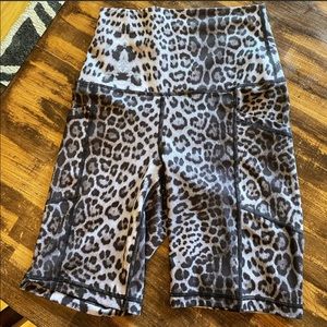 Leopard print bike shorts with side pockets!